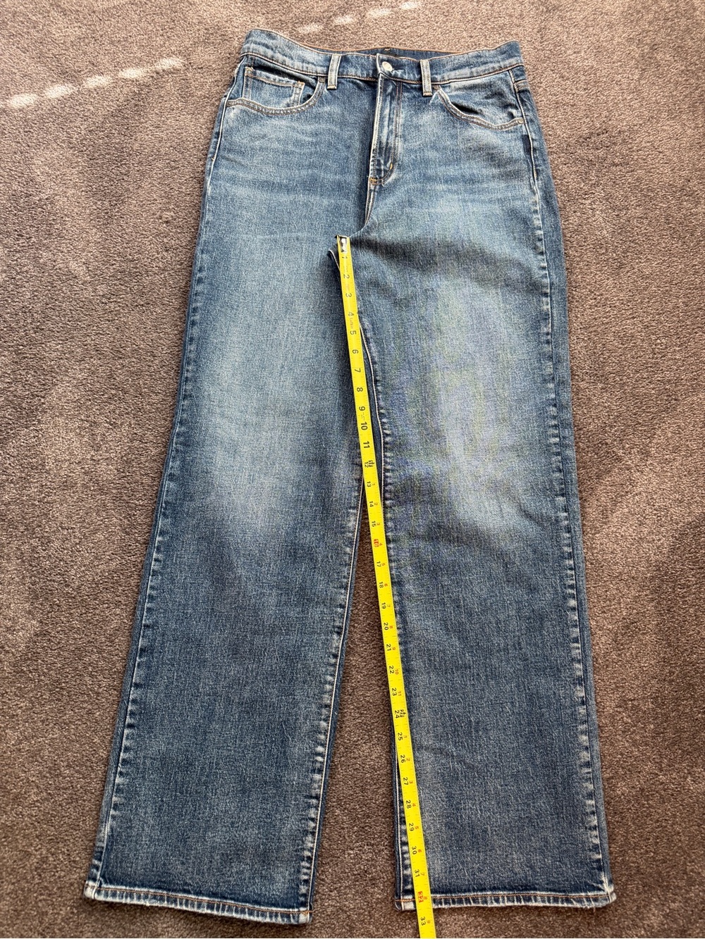 Classic High-Rise Straight Leg Jeans in Blue- Silver Jeans. Tote 0